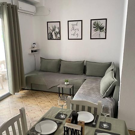Happy Apartment Sarande Bagian luar foto
