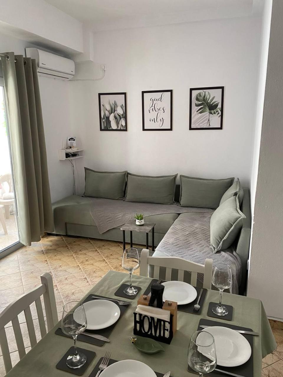 Happy Apartment Sarande Bagian luar foto