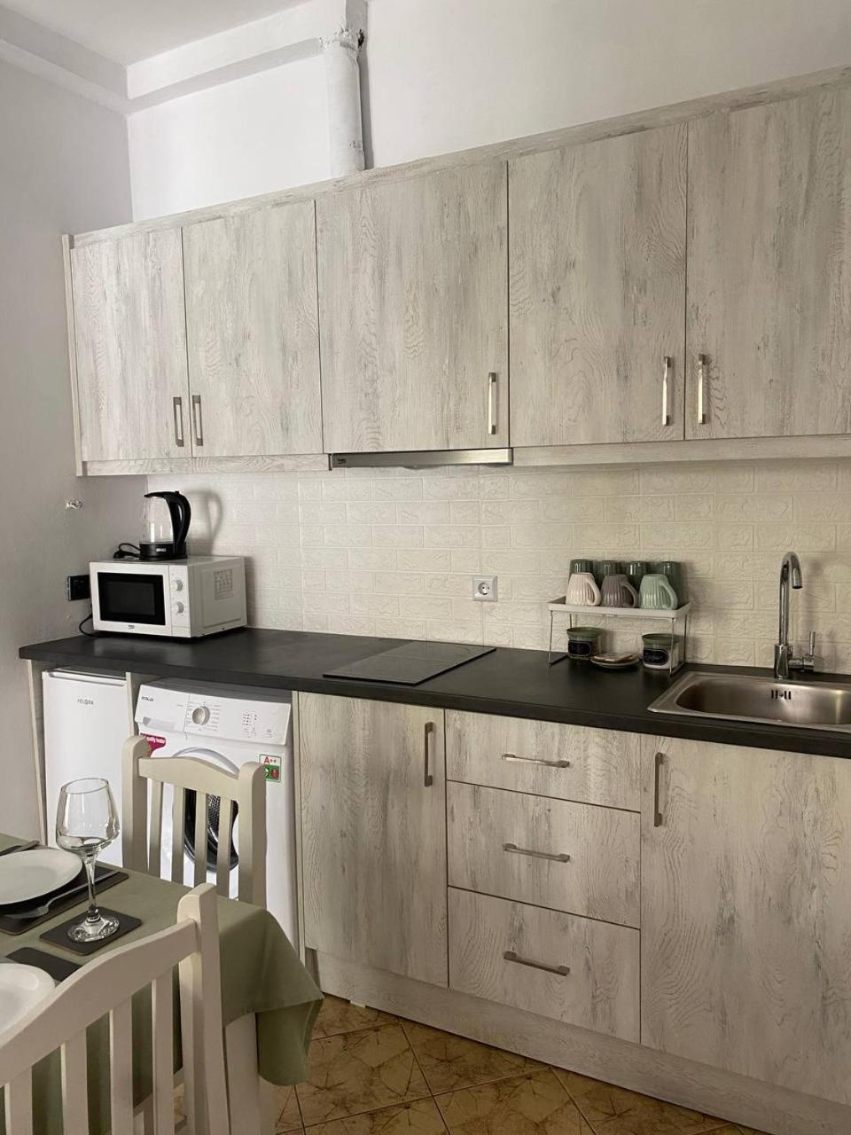 Happy Apartment Sarande Bagian luar foto
